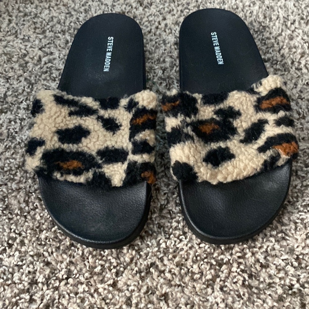 Steve Madden slippers size 9